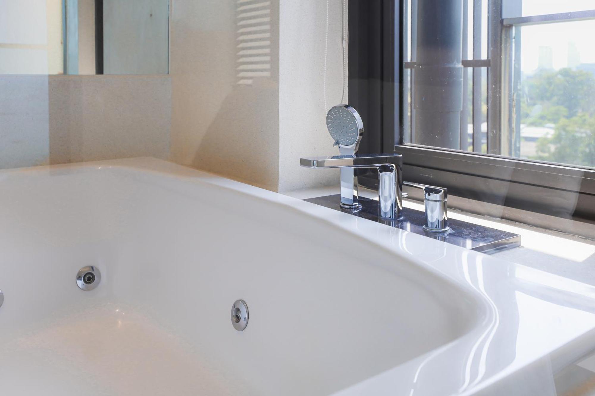 Balcony Seaside Sriracha Hotel & Serviced Apartments Si Racha Luaran gambar