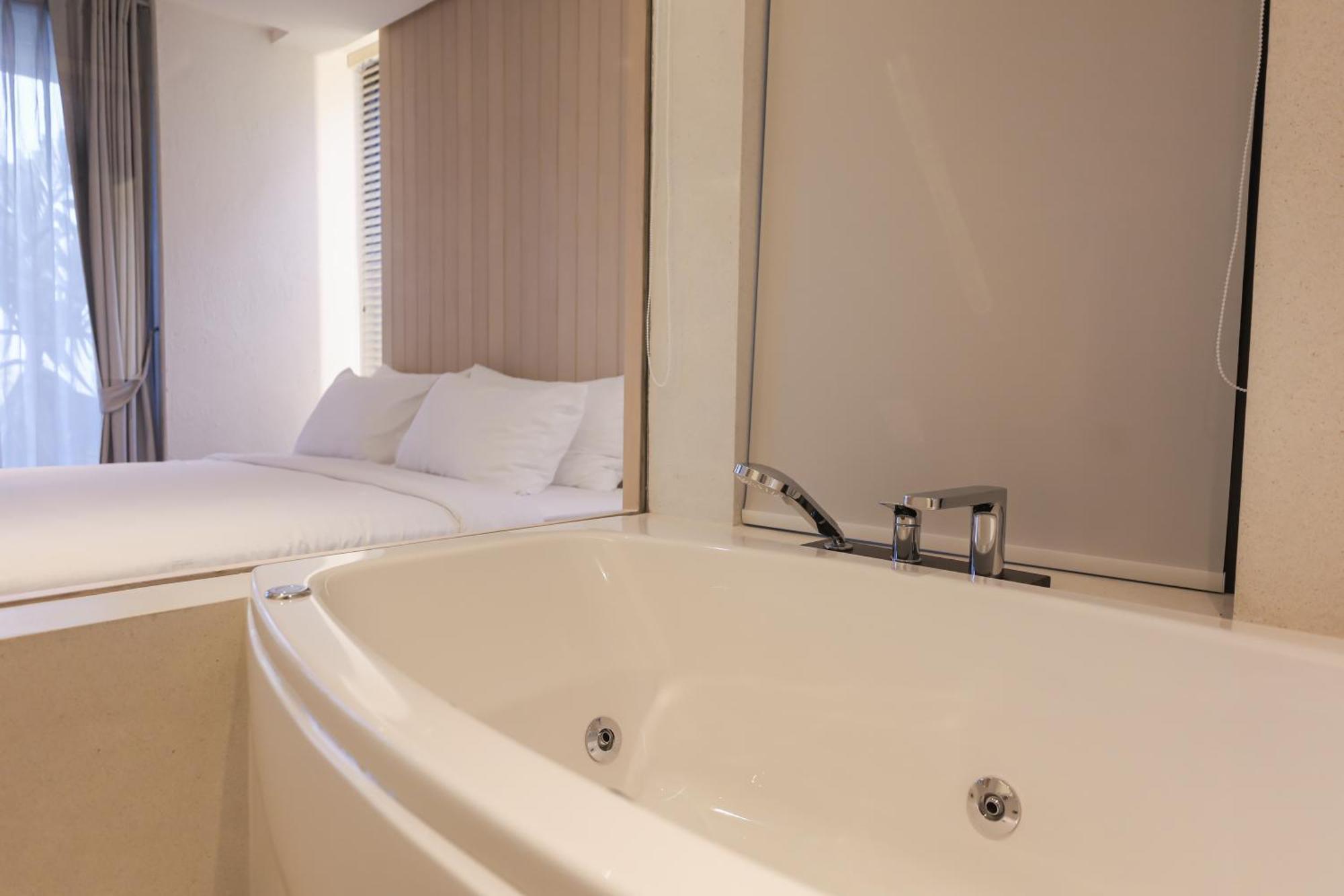 Balcony Seaside Sriracha Hotel & Serviced Apartments Si Racha Luaran gambar