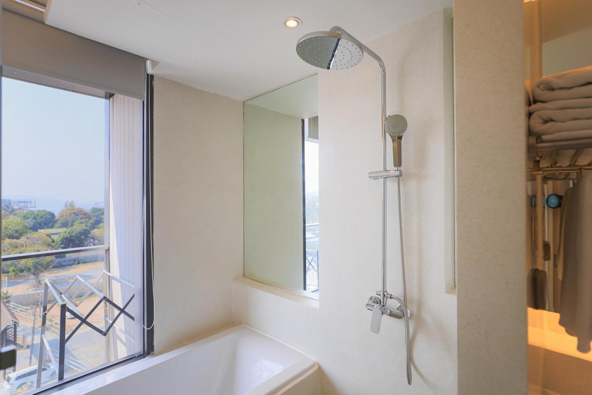 Balcony Seaside Sriracha Hotel & Serviced Apartments Si Racha Luaran gambar